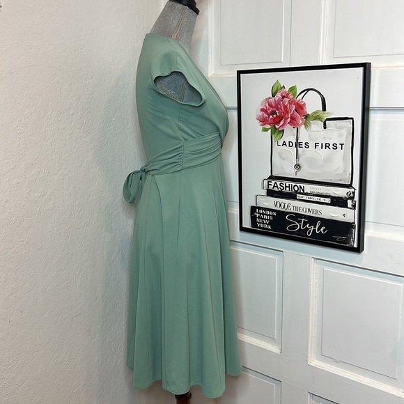 Gal Meets Glam Seraphina Mint Green Midi Dress Size 2P - Picture 3 of 8